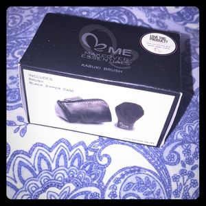 NIB ME Makeover Essentials Kabuki Brush